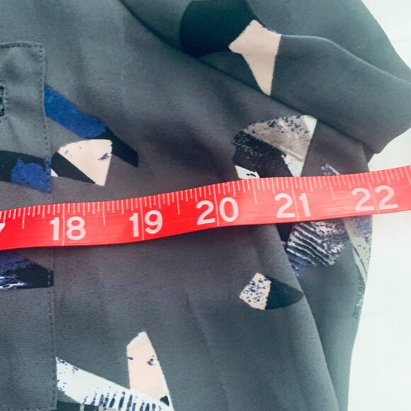 Reitmans Grey Blouse modern pattern Size XL - Picture 6 of 7